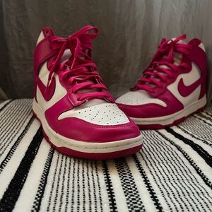 Hot pink Nike 💕